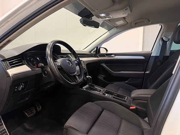 Volkswagen Passat Alltrack 18 of 30