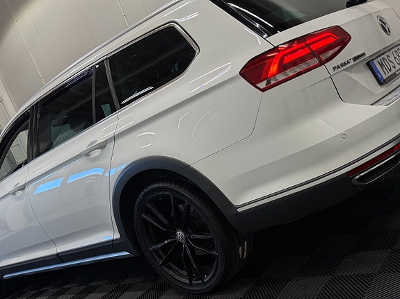 Volkswagen Passat Alltrack 14 of 30