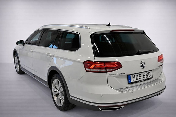 Volkswagen Passat Alltrack 3 of 5