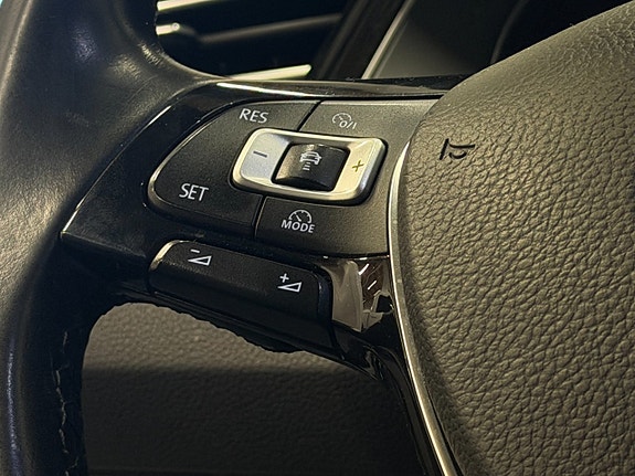 Volkswagen Passat Alltrack 24 of 30