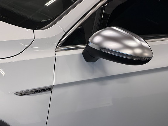 Volkswagen Passat Alltrack 11 of 30