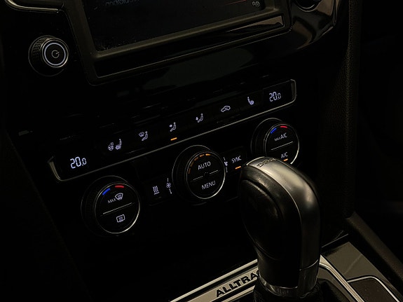Volkswagen Passat Alltrack 29 of 30