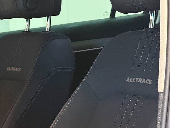 Volkswagen Passat Alltrack 22 of 30