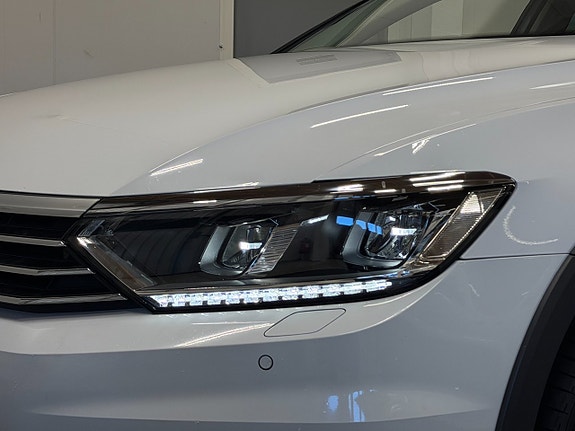 Volkswagen Passat Alltrack 5 of 30