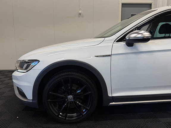 Volkswagen Passat Alltrack 10 of 30