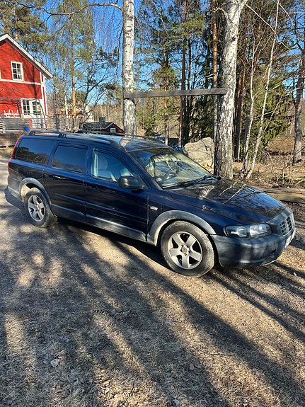 Volvo XC70 2 of 14