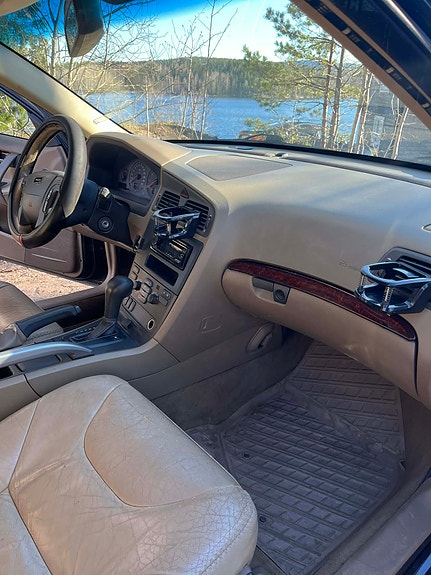 Volvo XC70 8 of 14