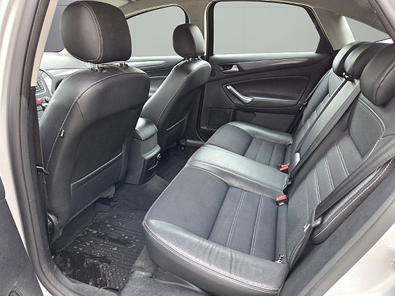 Ford Mondeo 12 of 17