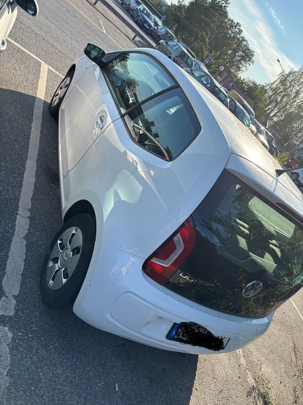 Volkswagen UP! 3 of 5