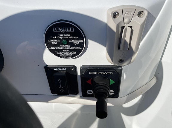 Baja 192 Islander Mercruiser 5.0 3 of 5