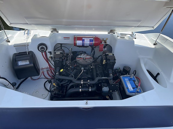 Baja 192 Islander Mercruiser 5.0 4 of 5