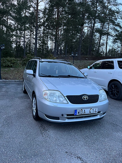 Toyota Corolla 2 of 5