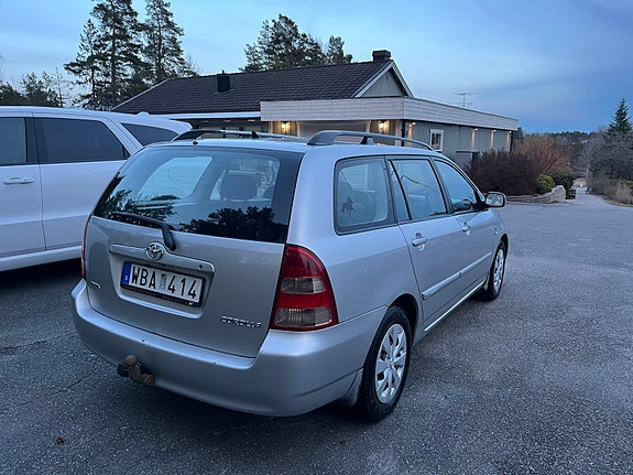 Toyota Corolla 4 of 5