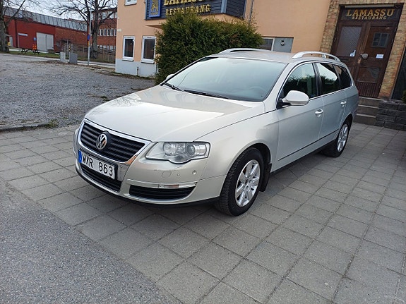 Volkswagen Passat 2 of 5