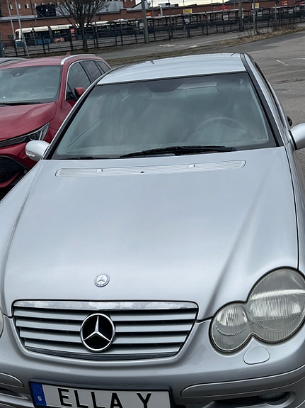 Mercedes-Benz C200 3 of 6