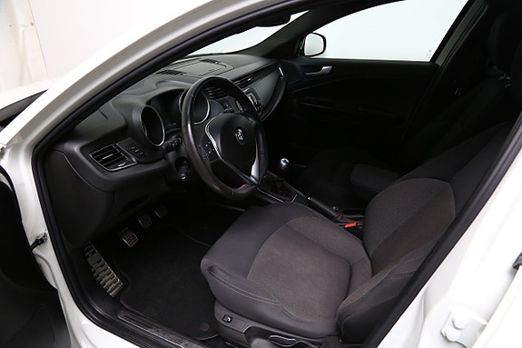 Alfa Romeo Giulietta 10 of 23