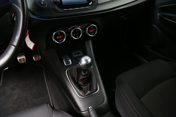 Alfa Romeo Giulietta 21 of 23
