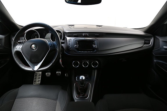 Alfa Romeo Giulietta 17 of 23