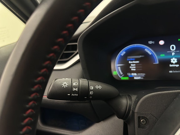 Toyota RAV4 Plug-in Hybrid 28 of 30