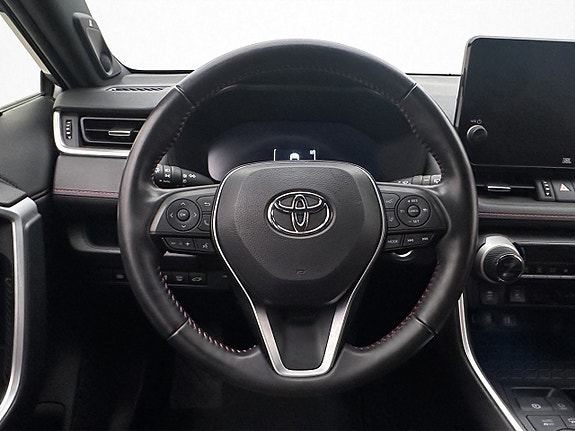 Toyota RAV4 Plug-in Hybrid 12 of 30