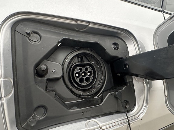 Toyota RAV4 Plug-in Hybrid 8 of 30