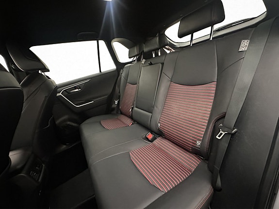 Toyota RAV4 Plug-in Hybrid 17 of 30