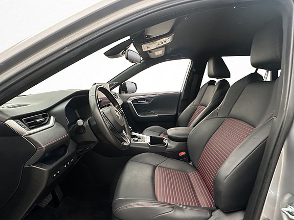 Toyota RAV4 Plug-in Hybrid 13 of 30