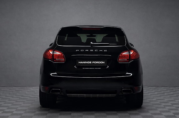 Porsche Cayenne 5 of 5