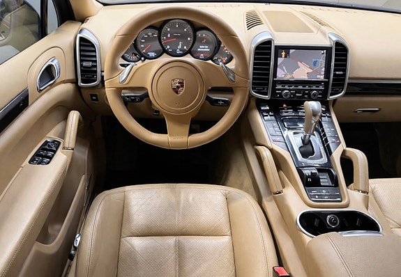 Porsche Cayenne 13 of 16