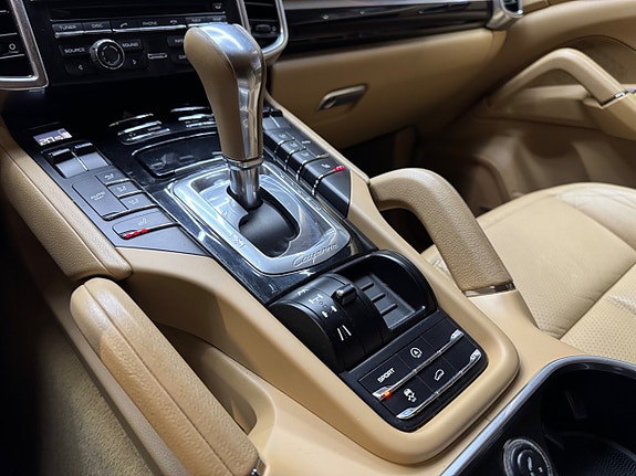 Porsche Cayenne 11 of 16