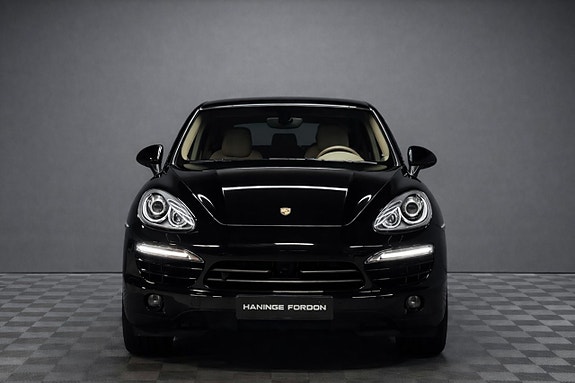 Porsche Cayenne 2 of 5