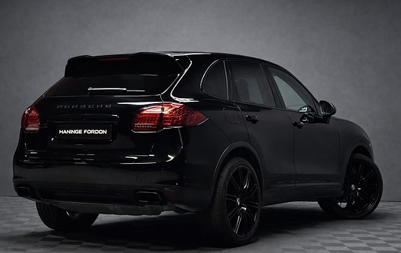 Porsche Cayenne 4 of 5