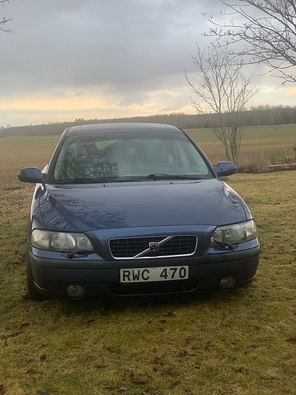 Volvo S60 2 of 5