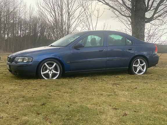 Volvo S60 4 of 5