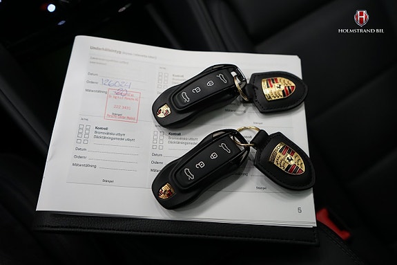 Porsche Macan 29 of 29
