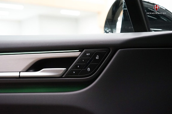 Porsche Macan 13 of 29