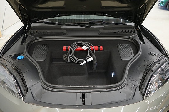 Porsche Macan 28 of 29