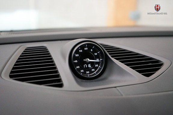 Porsche Macan 18 of 29