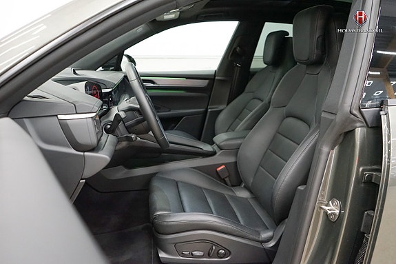 Porsche Macan 12 of 29