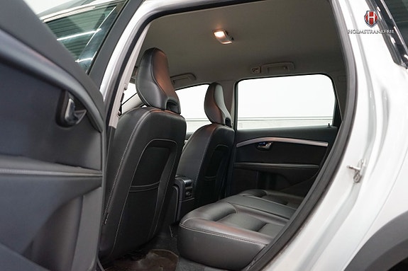 Volvo XC70 11 of 25