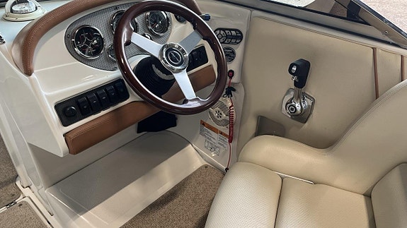 Chris Craft 22 Launch VP 8.1 "READY TO CRUISE" 4 of 5