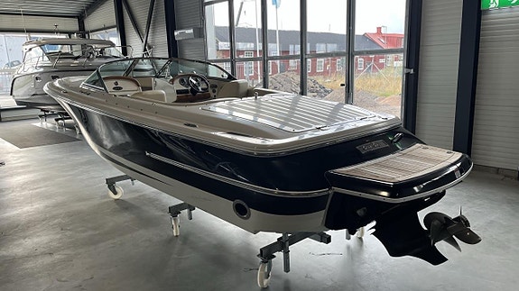 Chris Craft 22 Launch VP 8.1 "READY TO CRUISE" 2 of 5