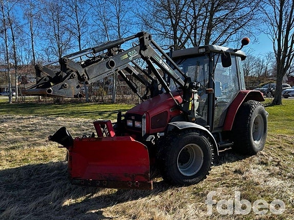 Massey Ferguson 4220 Traktor med lastare (127545)