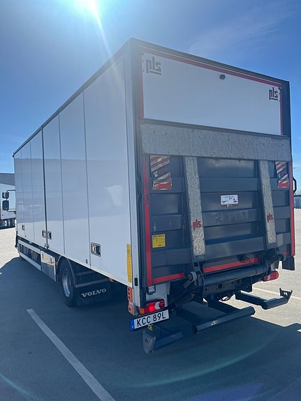 Volvo FL 4x2 distributionsbil bakgavellyft 7 of 17