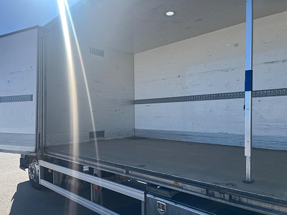 Volvo FL 4x2 distributionsbil bakgavellyft 17 of 17
