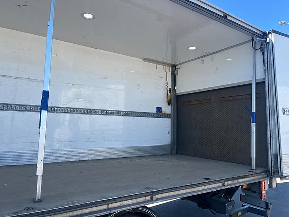 Volvo FL 4x2 distributionsbil bakgavellyft 16 of 17