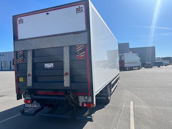 Volvo FL 4x2 distributionsbil bakgavellyft 5 of 17