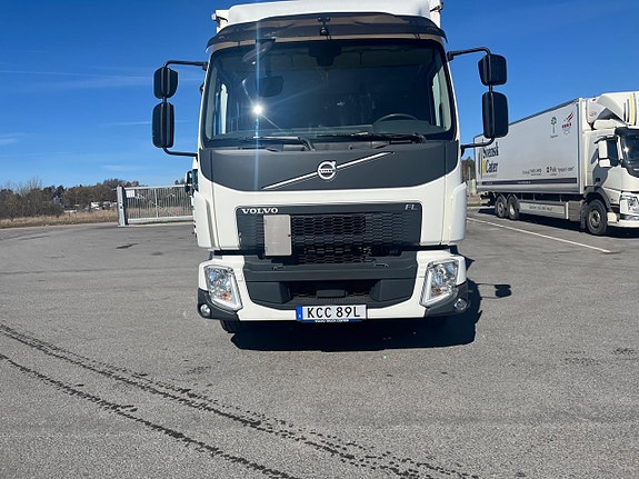 Volvo FL 4x2 distributionsbil bakgavellyft 2 of 17