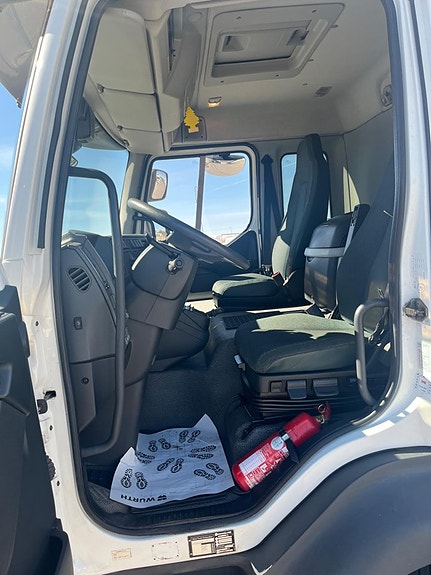 Volvo FL 4x2 distributionsbil bakgavellyft 9 of 17