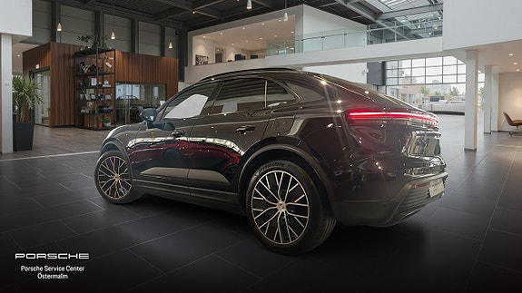 Porsche Macan 4 2 of 5